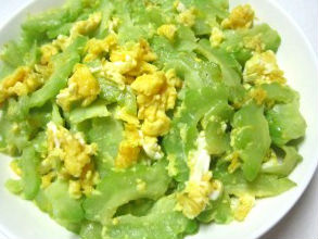 Khổ qua xào trứng gà