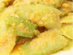 Khổ qua xào trứng muối