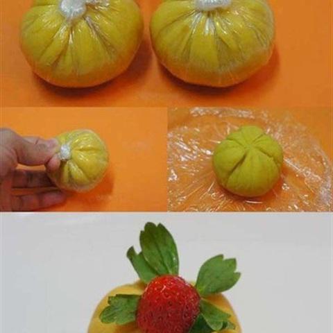 Cách làm khoai lang bọc dâu tây