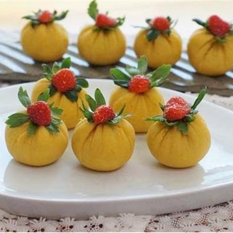 Cách làm khoai lang bọc dâu tây