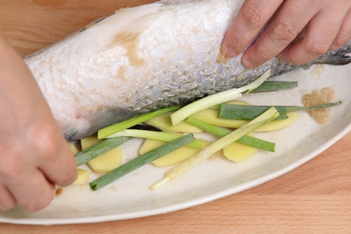 Khoai lang lắc xí muội, món ăn vặt mới lạ đốn tim giới trẻ