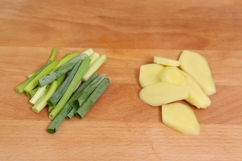 Khoai lang lắc xí muội, món ăn vặt mới lạ đốn tim giới trẻ