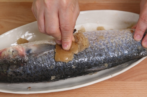 Khoai lang lắc xí muội, món ăn vặt mới lạ đốn tim giới trẻ