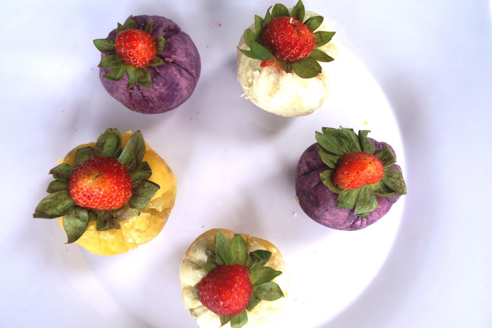 Khoai lang ôm dâu tây ướp mật ong