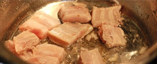 Khoai lang sốt dứa chua ngọt thơm phức càng ăn càng nghiền