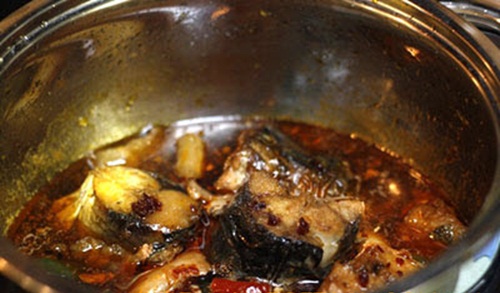 Khoai lang sốt dứa chua ngọt thơm phức càng ăn càng nghiền