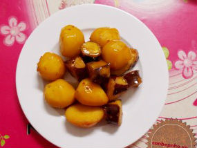 Khoai lang và khoai tây um