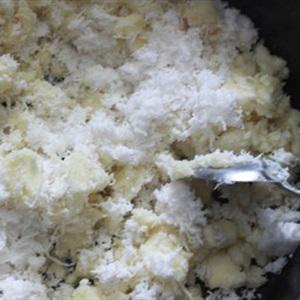 Cách làm khoai mì trộn dừa