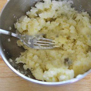 Cách làm khoai tây bọc phô mai chiên giòn