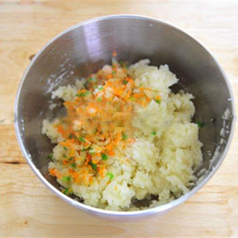 Cách làm khoai tây bọc phô mai chiên giòn