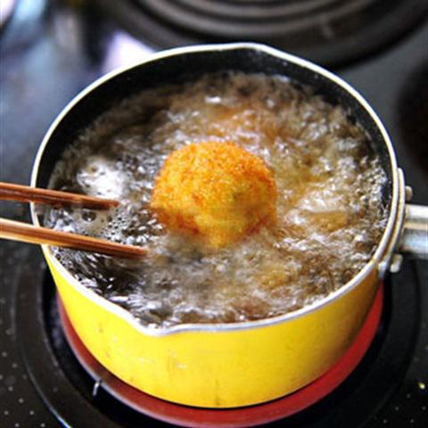 Cách làm khoai tây bọc phô mai chiên giòn