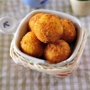 Cách làm khoai tây bọc phô mai chiên giòn