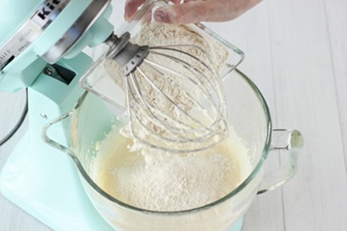 Khoai tây bọc xúc xích chiên giòn bé nào cũng thích mê