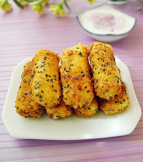 Khoai tây bọc xúc xích chiên xù giòn thơm lạ miệng, ai thử cũng mê