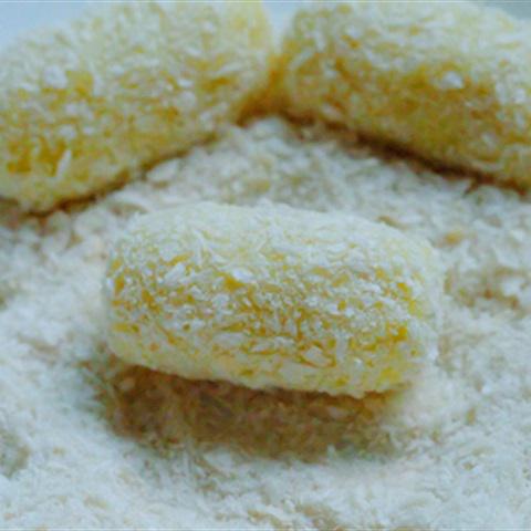 Cách làm khoai tây bọc xúc xích