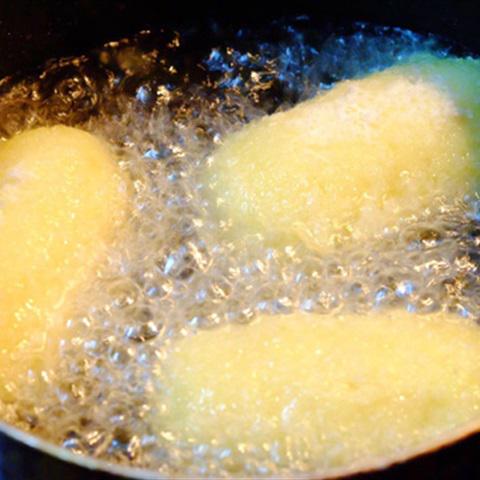 Cách làm khoai tây bọc xúc xích