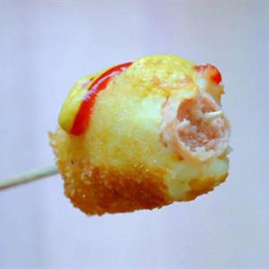 Cách làm khoai tây bọc xúc xích