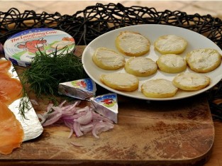 Khoai tây cá hồi hun khói và phô-mai