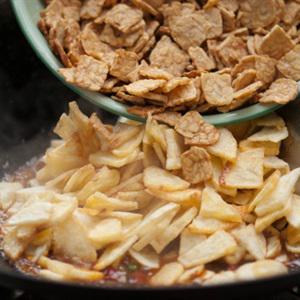 Cách làm khoai tây chiên cay chua ngọt