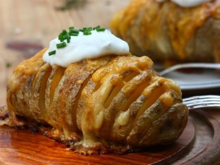 Khoai tây kẹp bơ, phô mai đút lò