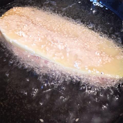 Cách làm khoai tây kẹp thịt chiên giòn