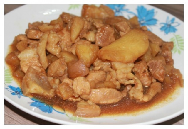 Khoai tây kho thịt