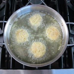 Cách làm khoai tây sợi chiên xù