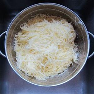 Cách làm khoai tây sợi chiên xù