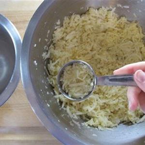 Cách làm khoai tây sợi chiên xù