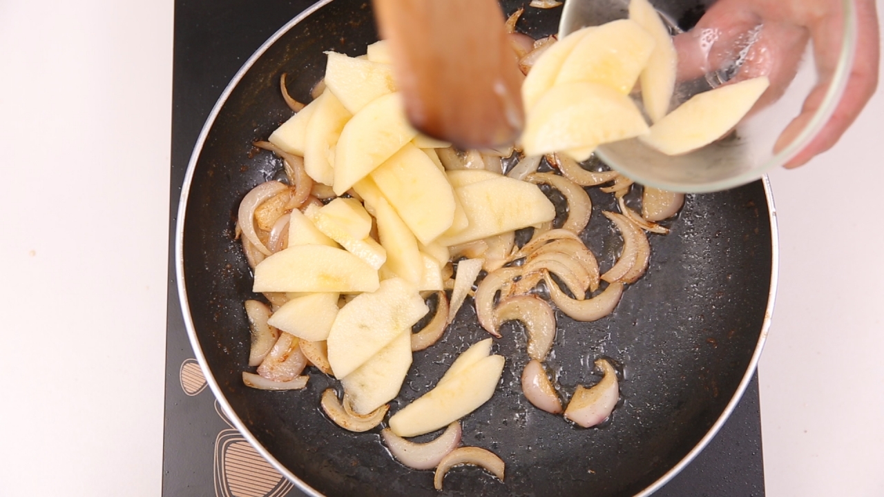 Khoai tây sợi xào thập cẩm vị "Tây Tây"