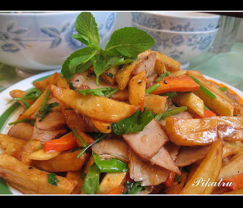 Khoai tây và thịt sốt chua ngọt