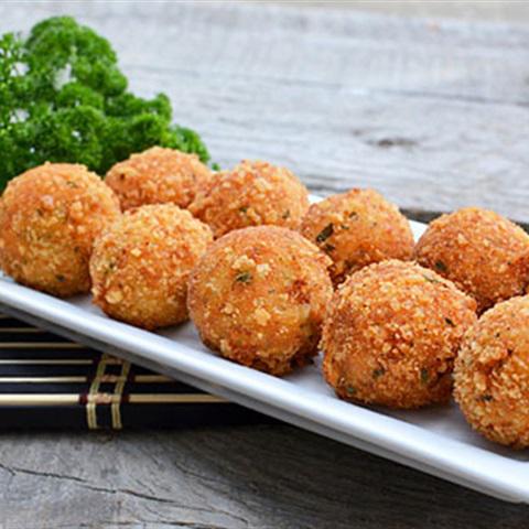 Cách làm khoai tây viên chiên xù