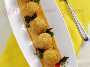 Khoai tây viên hải sản xốt chua ngọt (Đêm trăng)