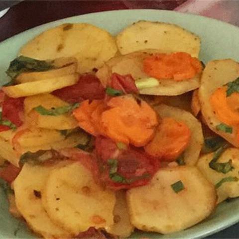 Cách làm khoai tây xào cà chua