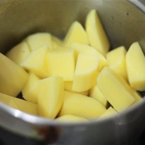 Cách làm khoai tây xào cần tây