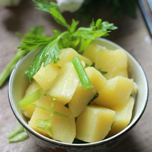 Cách làm khoai tây xào cần tây