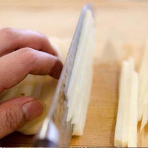 Cách làm khoai tây xào đậu cove