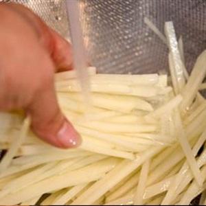 Cách làm khoai tây xào đậu cove