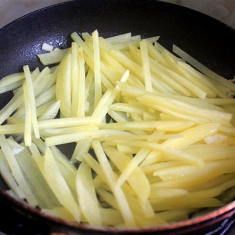 Cách làm khoai tây xào đậu đũa