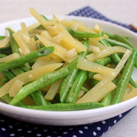 Cách làm khoai tây xào đậu đũa