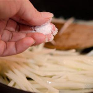 Cách làm khoai tây xào đậu que