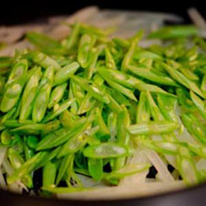 Cách làm khoai tây xào đậu que