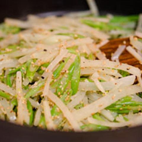 Cách làm khoai tây xào đậu que