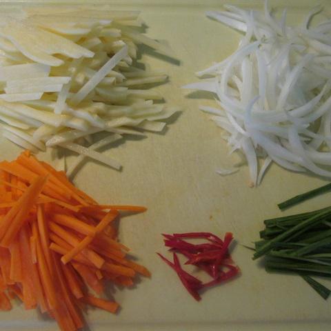 Cách làm khoai tây xào ngũ sắc