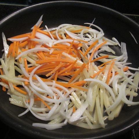 Cách làm khoai tây xào ngũ sắc