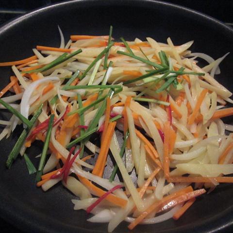 Cách làm khoai tây xào ngũ sắc