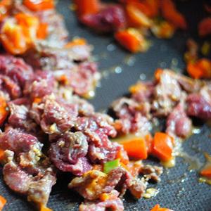 Cách làm khoai tây xào thịt bò