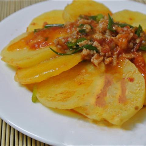 Cách làm khoai tây xào thịt heo băm