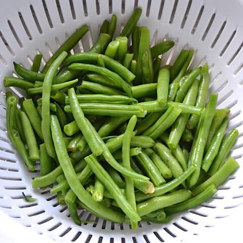 Cách làm khoai tây xào với đậu que