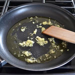 Cách làm khoai tây xào với đậu que